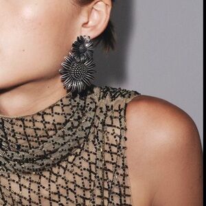 ZARA NWT Elegant Sunflower Earrings